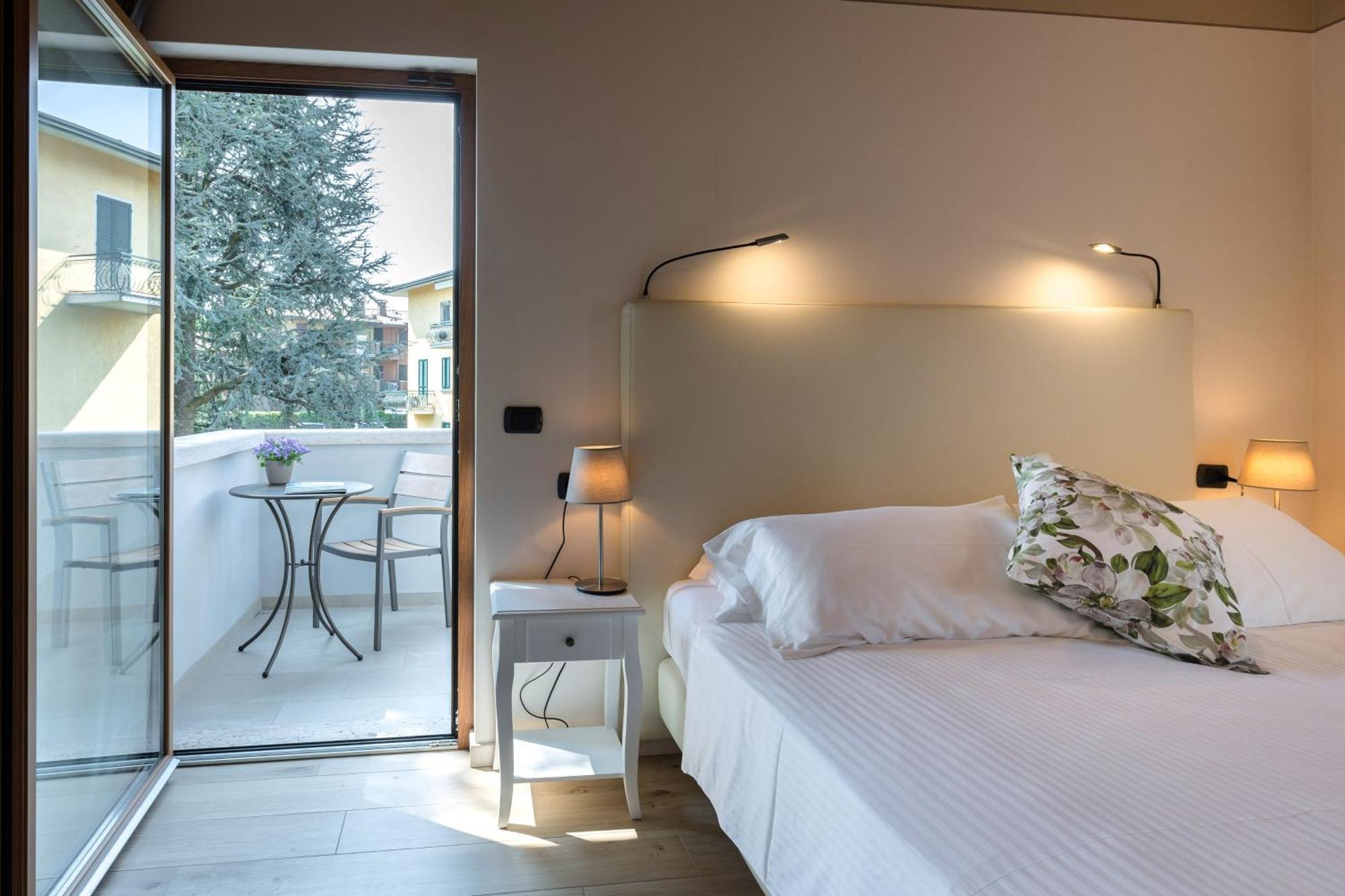 Charming Sirmione Bed & Breakfast Exterior photo